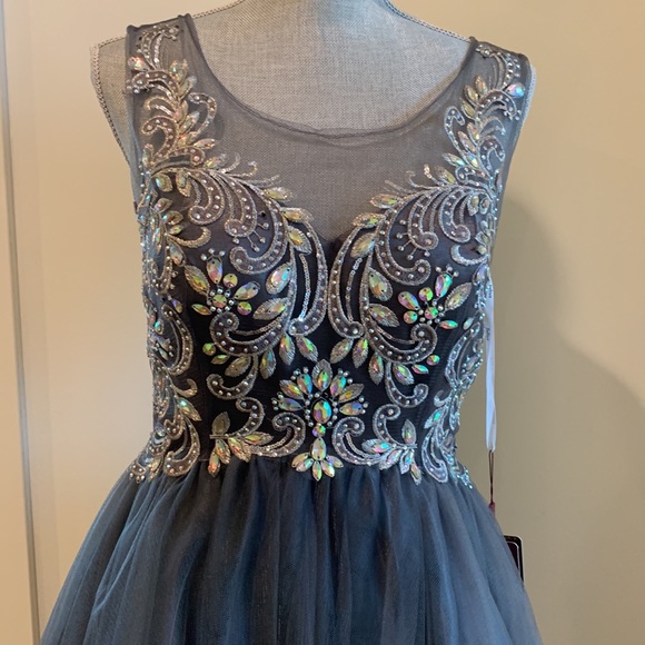 NWT. Juliet prom or grad dress - Picture 2 of 9